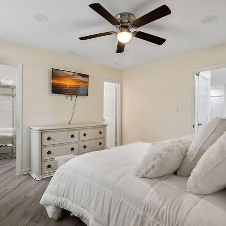 Cozy 2 Bedroom Duplex In Charlotte, Jacuzzi, Sleeps 6 Plus 2 Exteriör bild