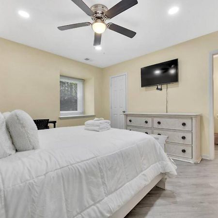 Cozy 2 Bedroom Duplex In Charlotte, Jacuzzi, Sleeps 6 Plus 2 Exteriör bild