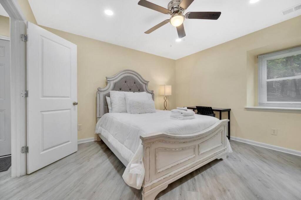 Cozy 2 Bedroom Duplex In Charlotte, Jacuzzi, Sleeps 6 Plus 2 Exteriör bild