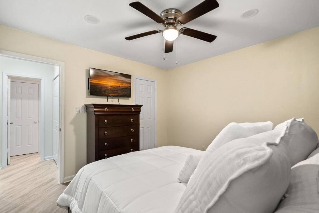 Cozy 2 Bedroom Duplex In Charlotte, Jacuzzi, Sleeps 6 Plus 2 Exteriör bild