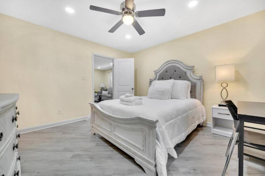 Cozy 2 Bedroom Duplex In Charlotte, Jacuzzi, Sleeps 6 Plus 2 Exteriör bild