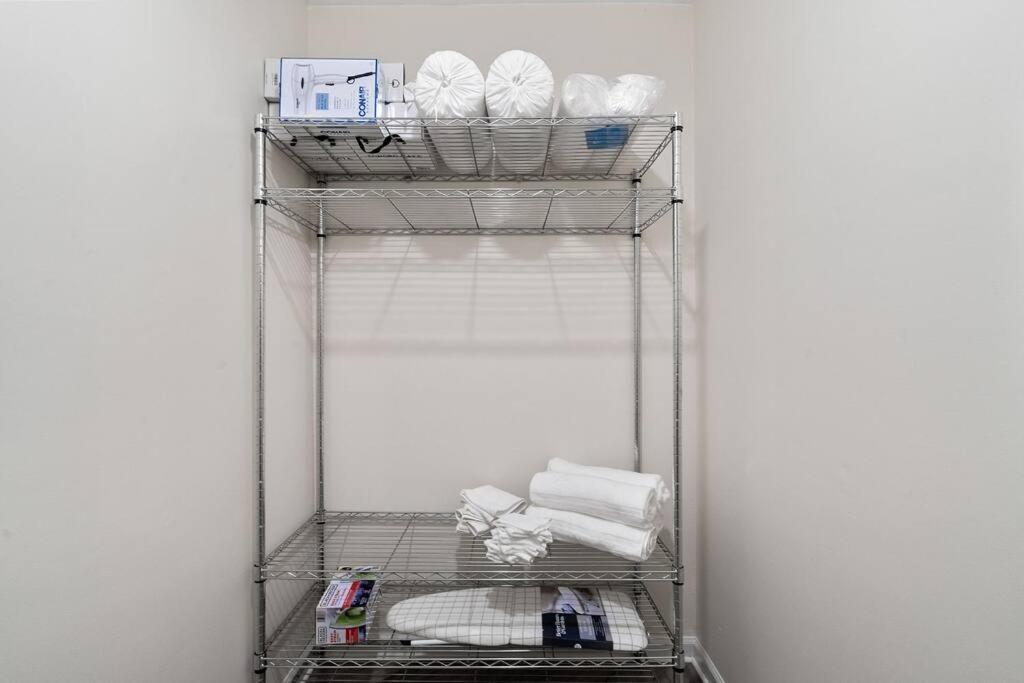 Cozy 2 Bedroom Duplex In Charlotte, Jacuzzi, Sleeps 6 Plus 2 Exteriör bild