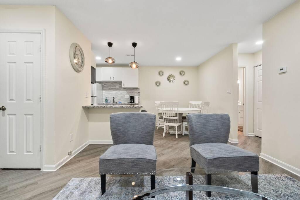 Cozy 2 Bedroom Duplex In Charlotte, Jacuzzi, Sleeps 6 Plus 2 Exteriör bild