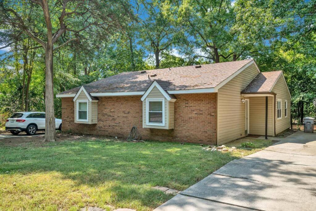 Cozy 2 Bedroom Duplex In Charlotte, Jacuzzi, Sleeps 6 Plus 2 Exteriör bild
